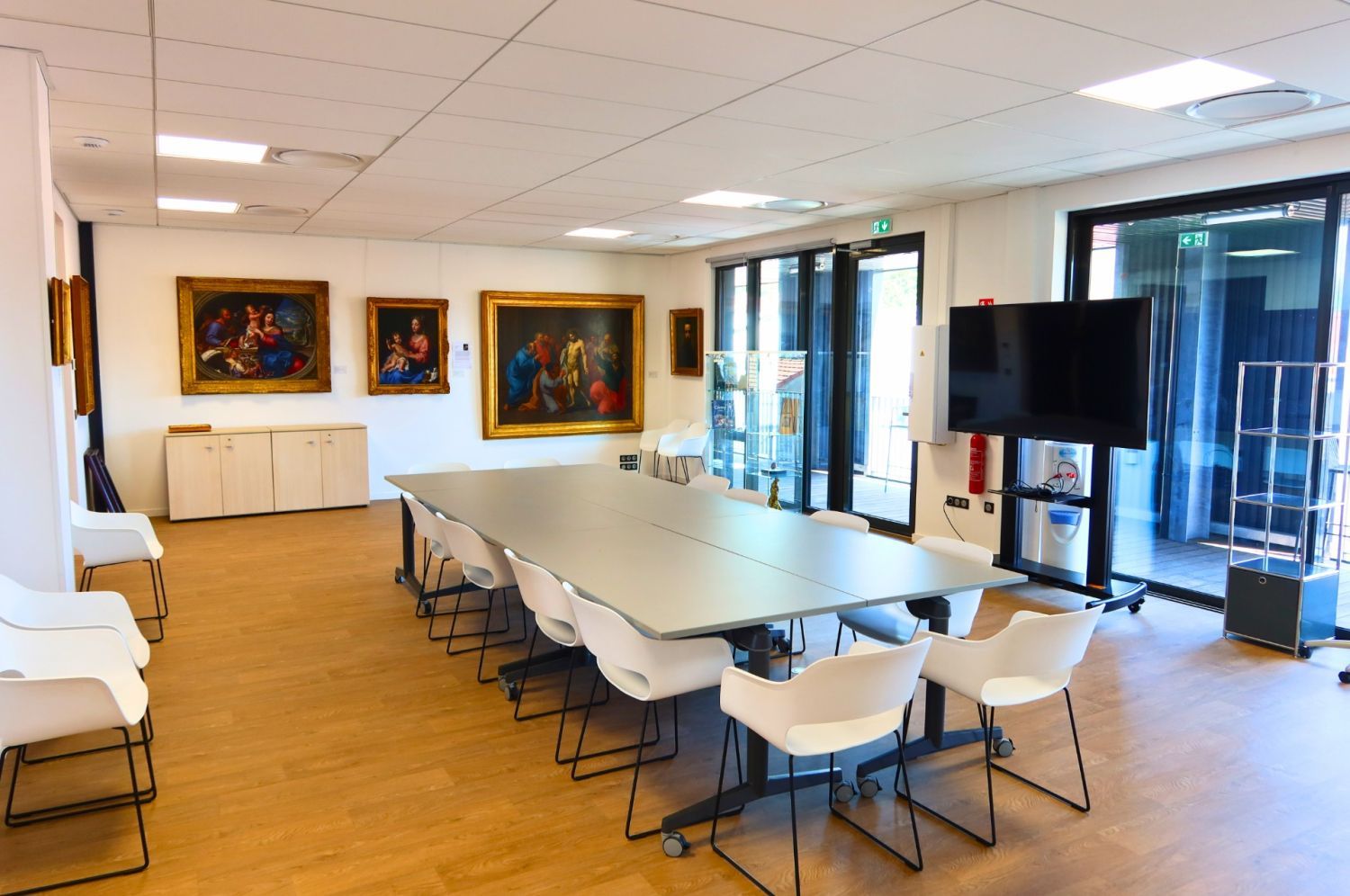 Large space of 600 m² dedicated to art