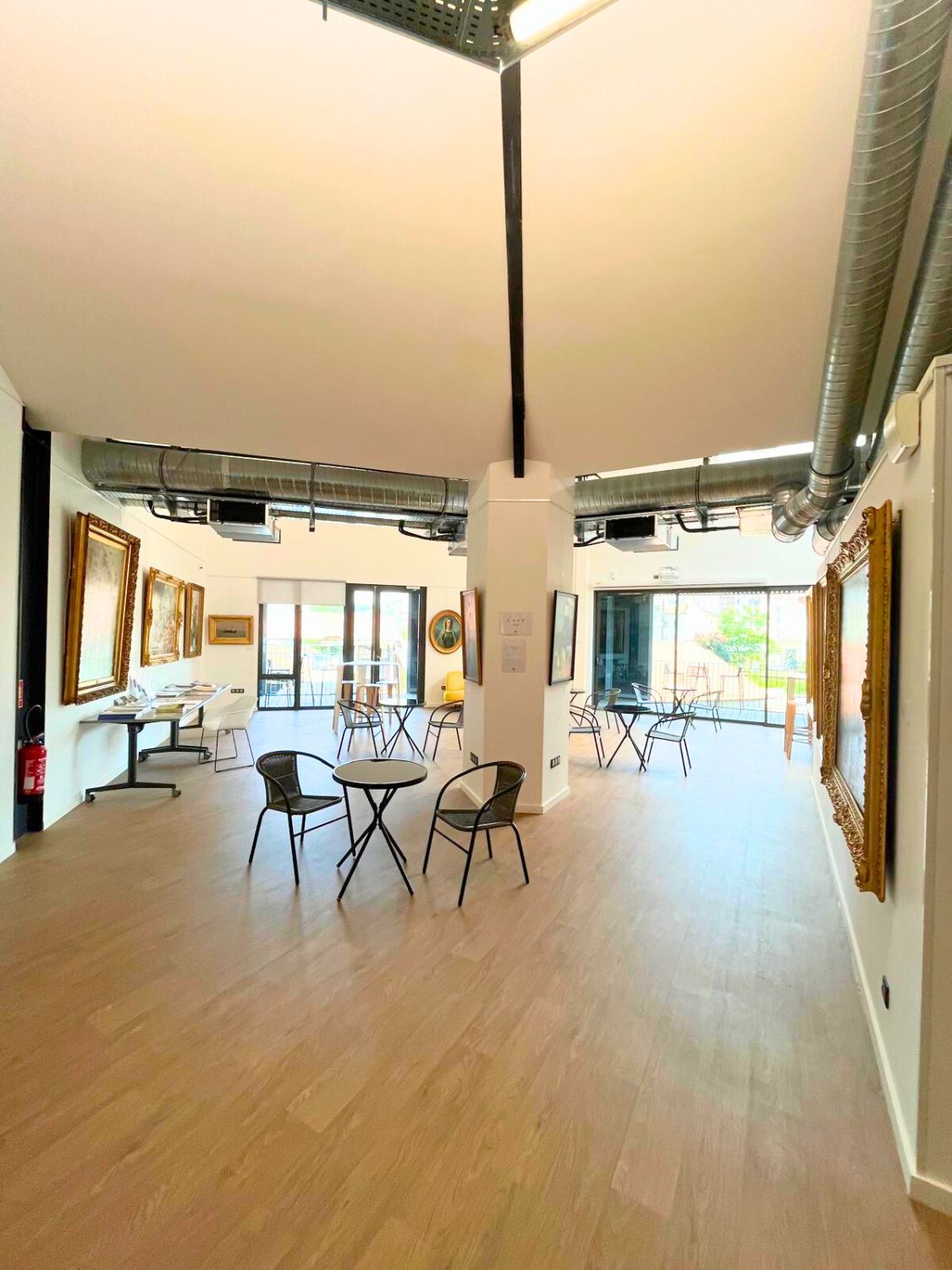 Large space of 600 m² dedicated to art