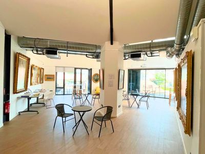 Large space of 600 m² dedicated to art