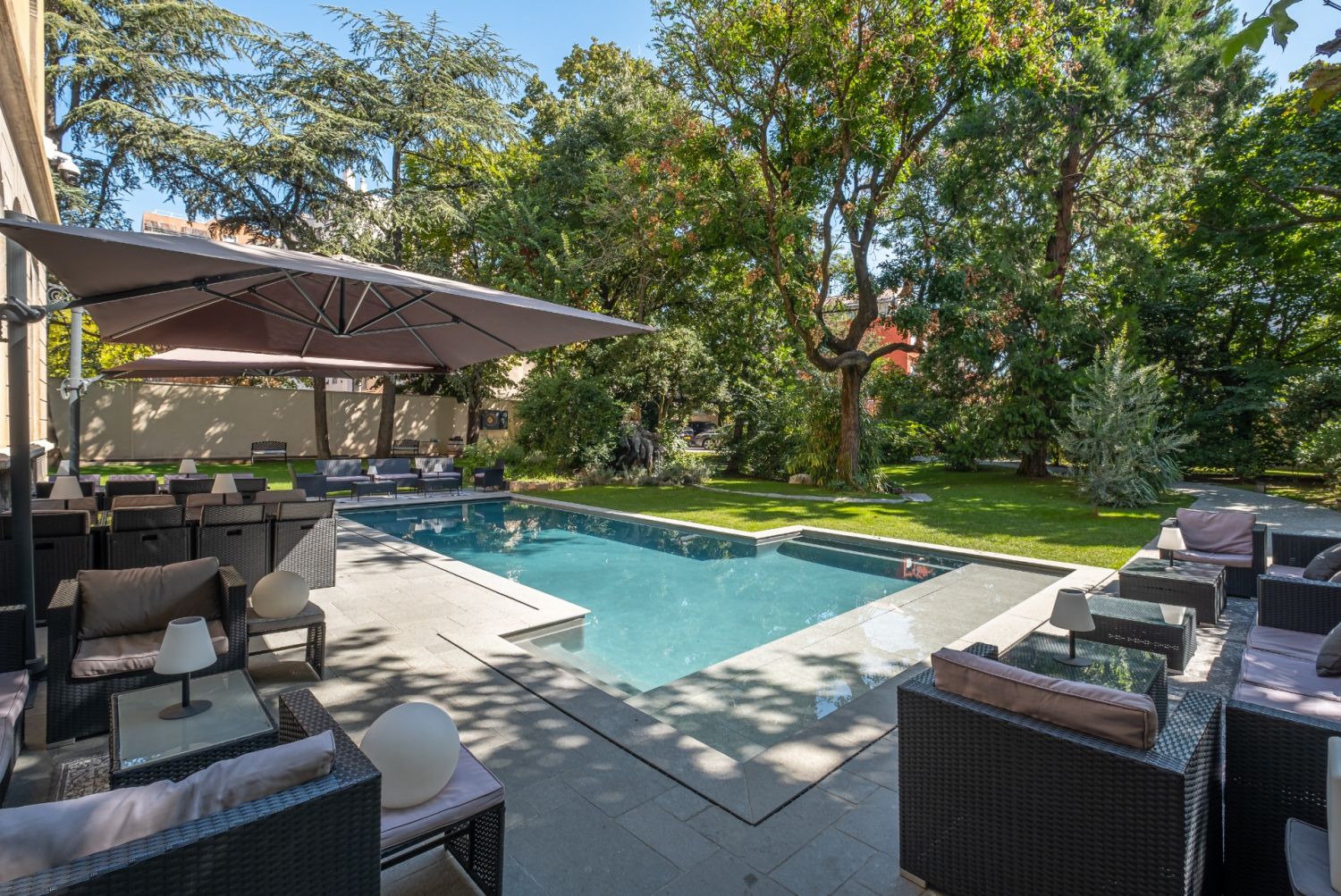 1910 town house with swimming pool in Lyon
