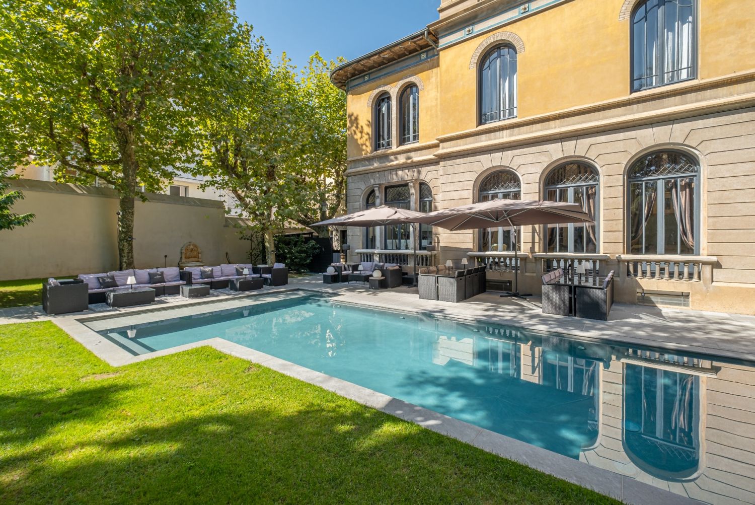 1910 town house with swimming pool in Lyon