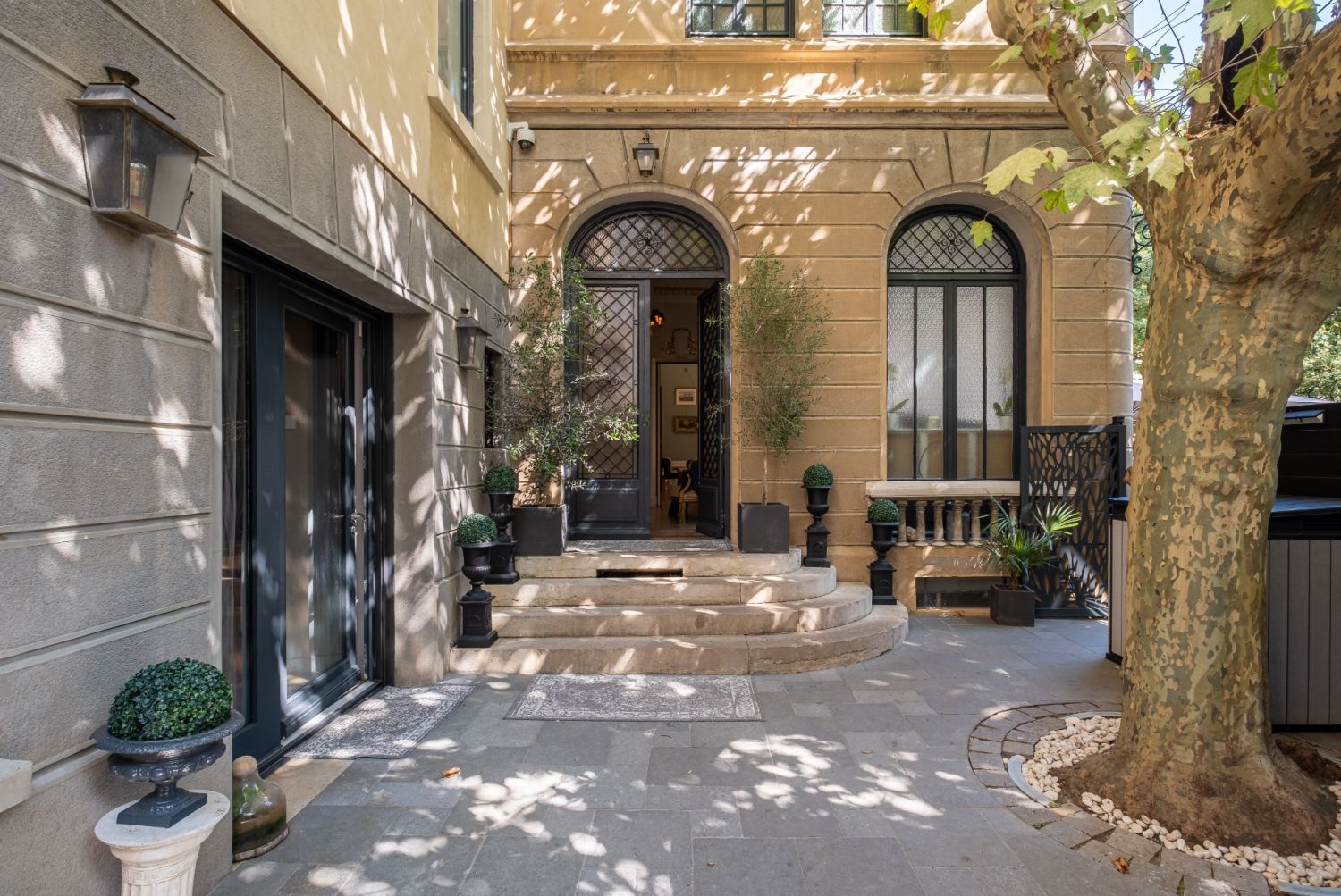 1910 town house with swimming pool in Lyon