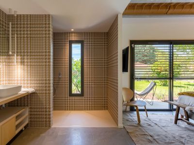 Modern house with swimming pool in Lyon