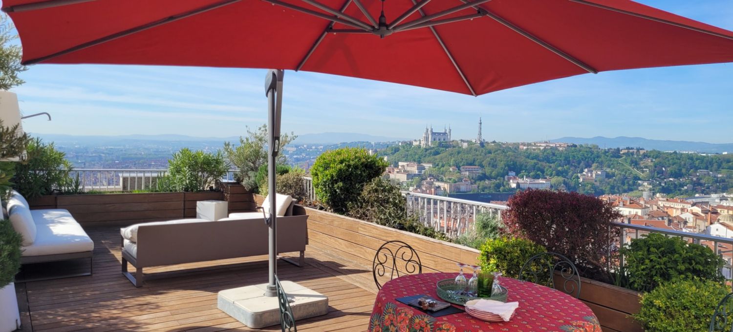 100 m² terrace with panoramic view of Lyon