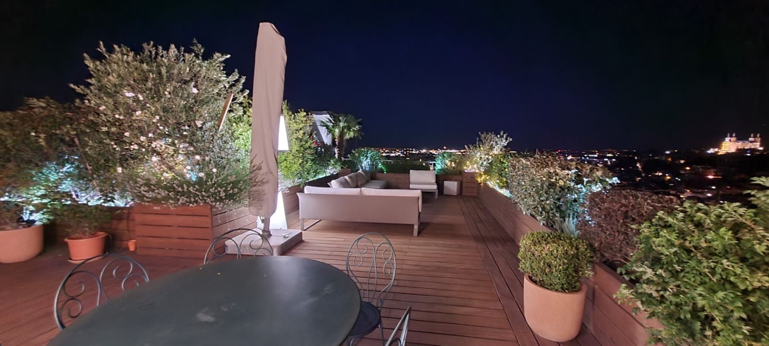 100 m² terrace with panoramic view of Lyon