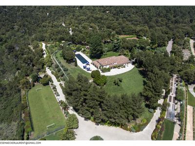 Magnificent villa with sea view & large outdoor spaces