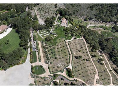 Magnificent villa with sea view & large outdoor spaces