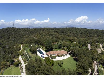 Magnificent villa with sea view & large outdoor spaces