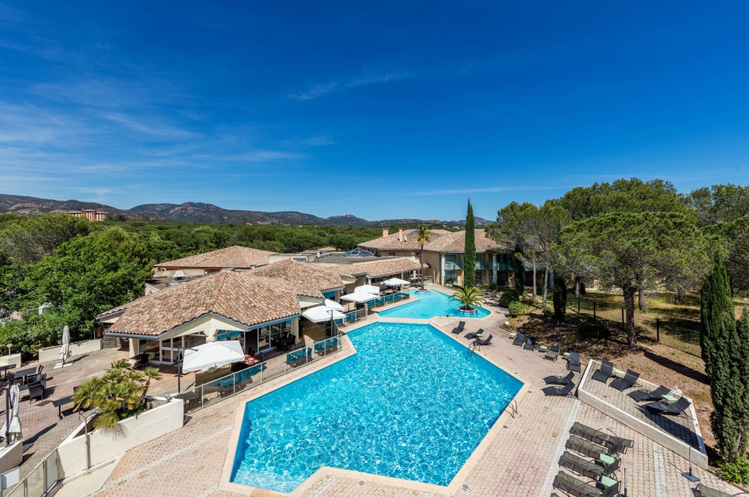 Hotel and estate in Saint-Raphael ****