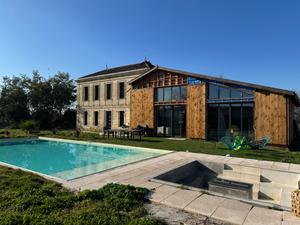 Architect-designed villa with spa hammam solarium
