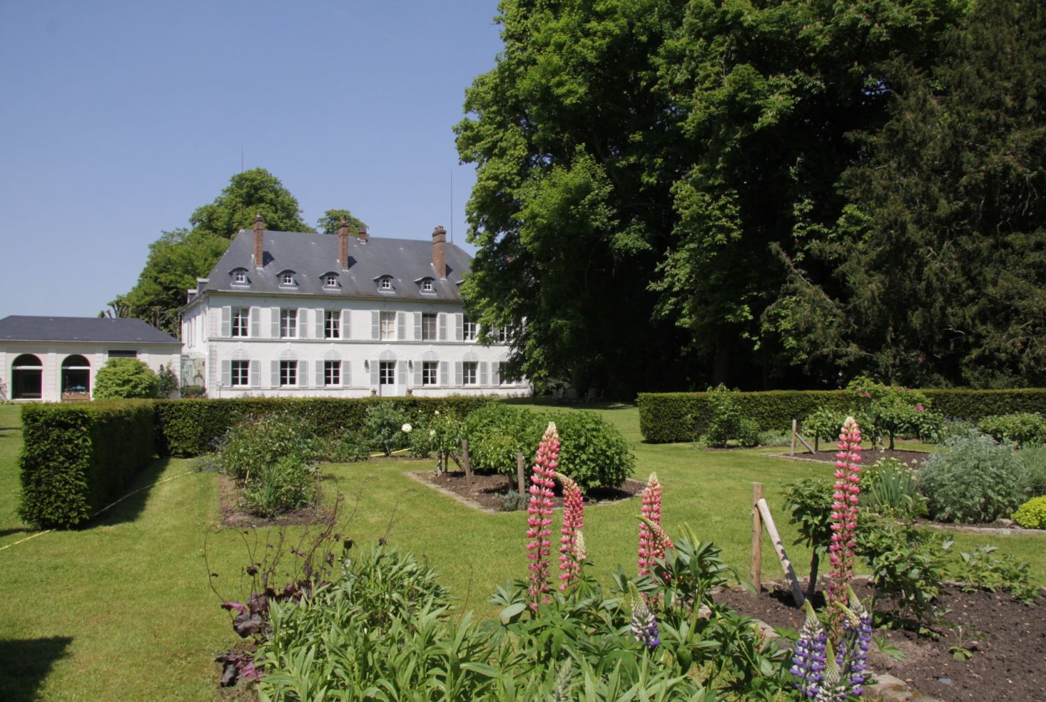 Domaine Historique du Prieuré du XIIe Siècle pour Événements à Saint-Rémy-l'Honoré