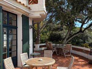Elegant Cannes Villa with Panoramic Bay Views & Pool