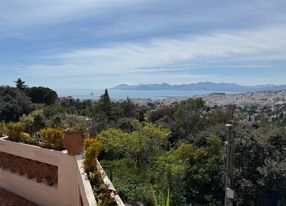 Villa élégante à Cannes – Vue panoramique sur la baie et piscine