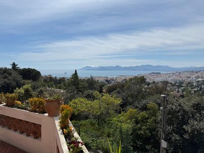 Elegant Cannes Villa with Panoramic Bay Views & Pool