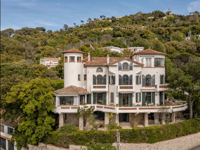 Elegant Cannes Villa with Panoramic Bay Views & Pool