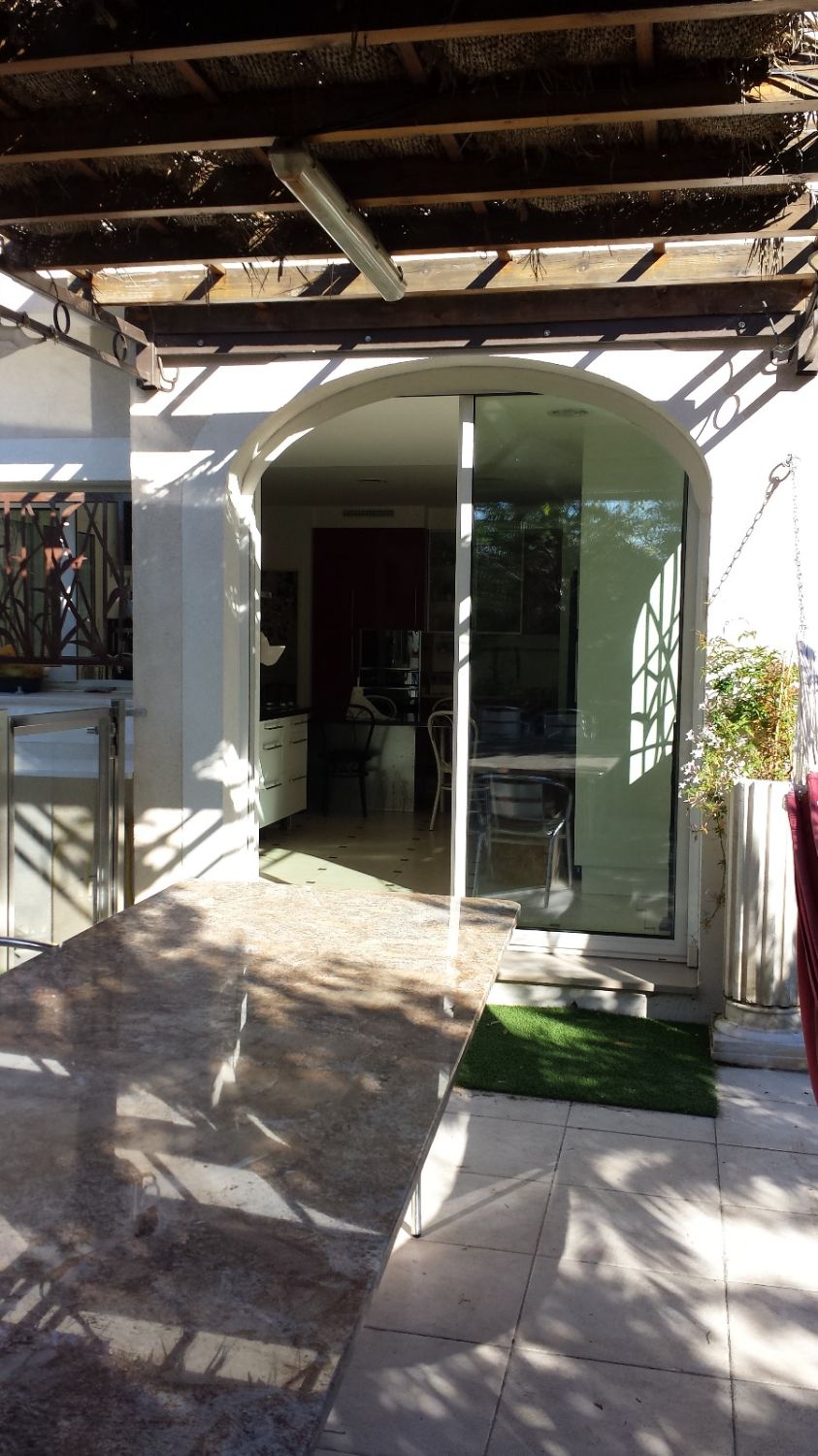 Large villa sleeps 13 with swimming pool 