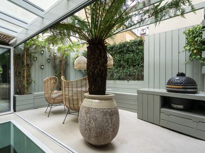 Luxury Triplex Retreat Near Arc de Triomphe with Terrace & Hammam