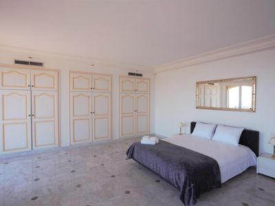 Mas neo-provencal, jardin mediterrannien 4000 M2 paysager