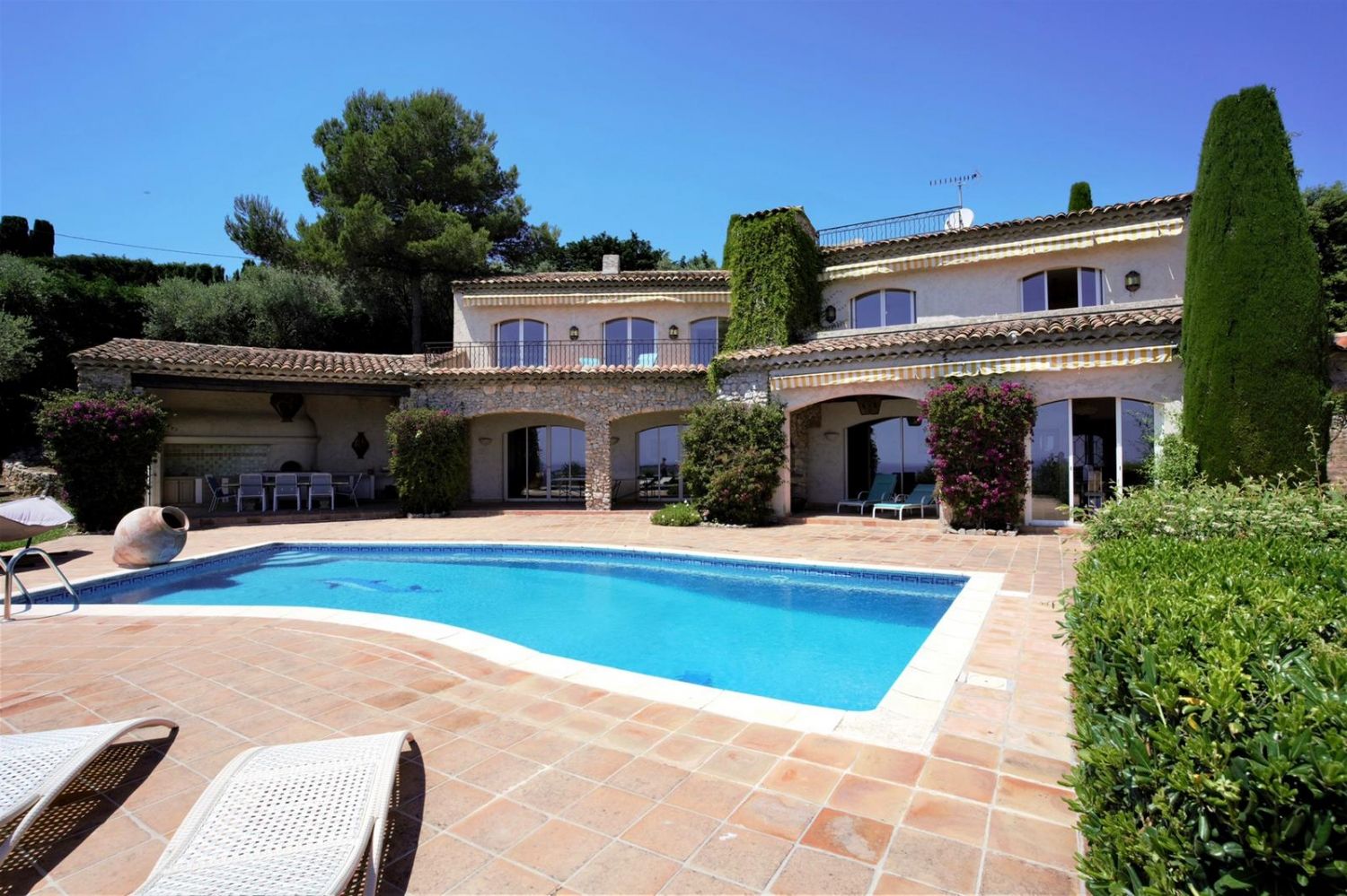 Mas neo-provencal, jardin mediterrannien 4000 M2 paysager