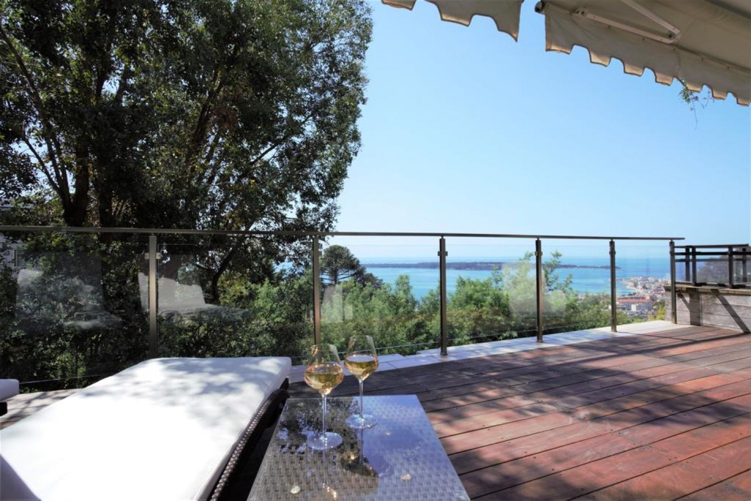 Loft perfect for cocktails overlooking Cannes