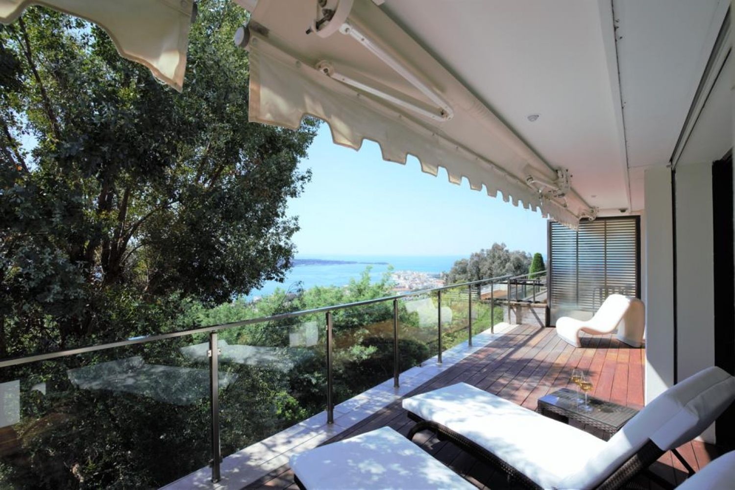 Loft perfect for cocktails overlooking Cannes