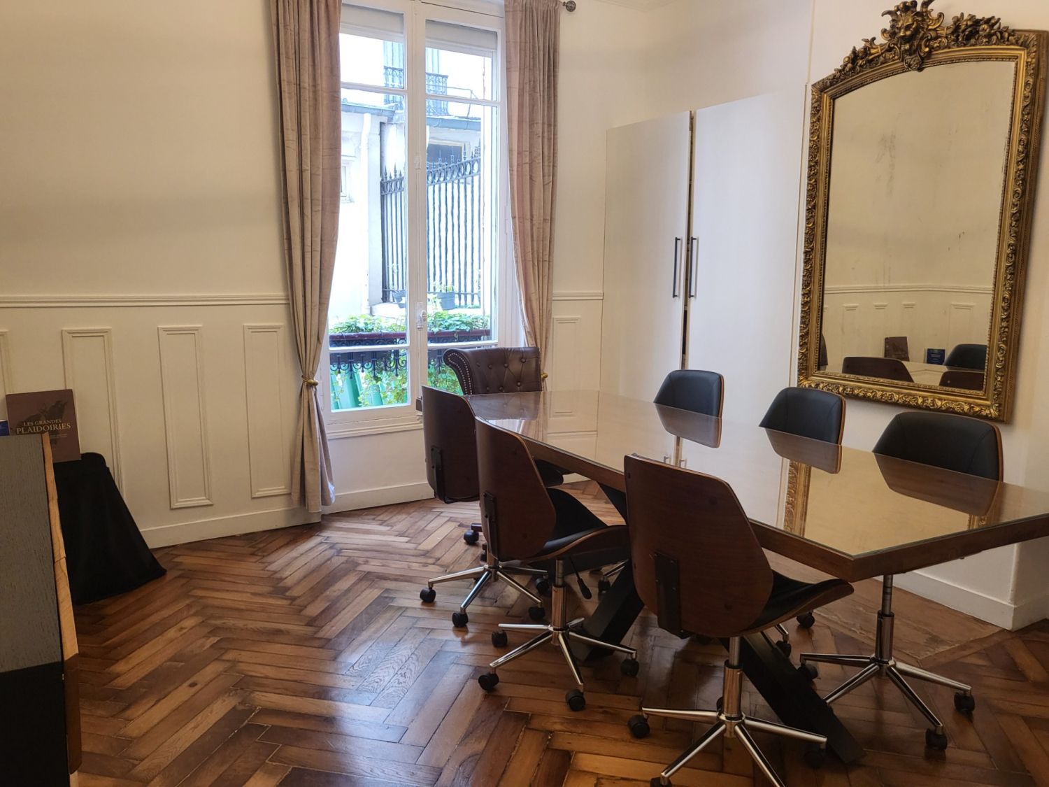 Salle de Réunion Élégante Près de l'Arc de Triomphe | Espace Événementiel Paris