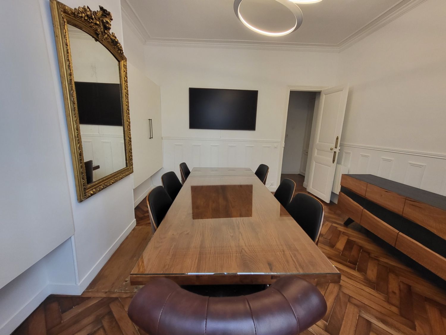 Salle de Réunion Élégante Près de l'Arc de Triomphe | Espace Événementiel Paris