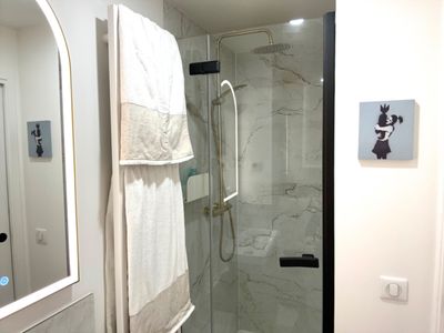 Bright Family Apartment with Garden Terrace for Meetings & Photoshoots