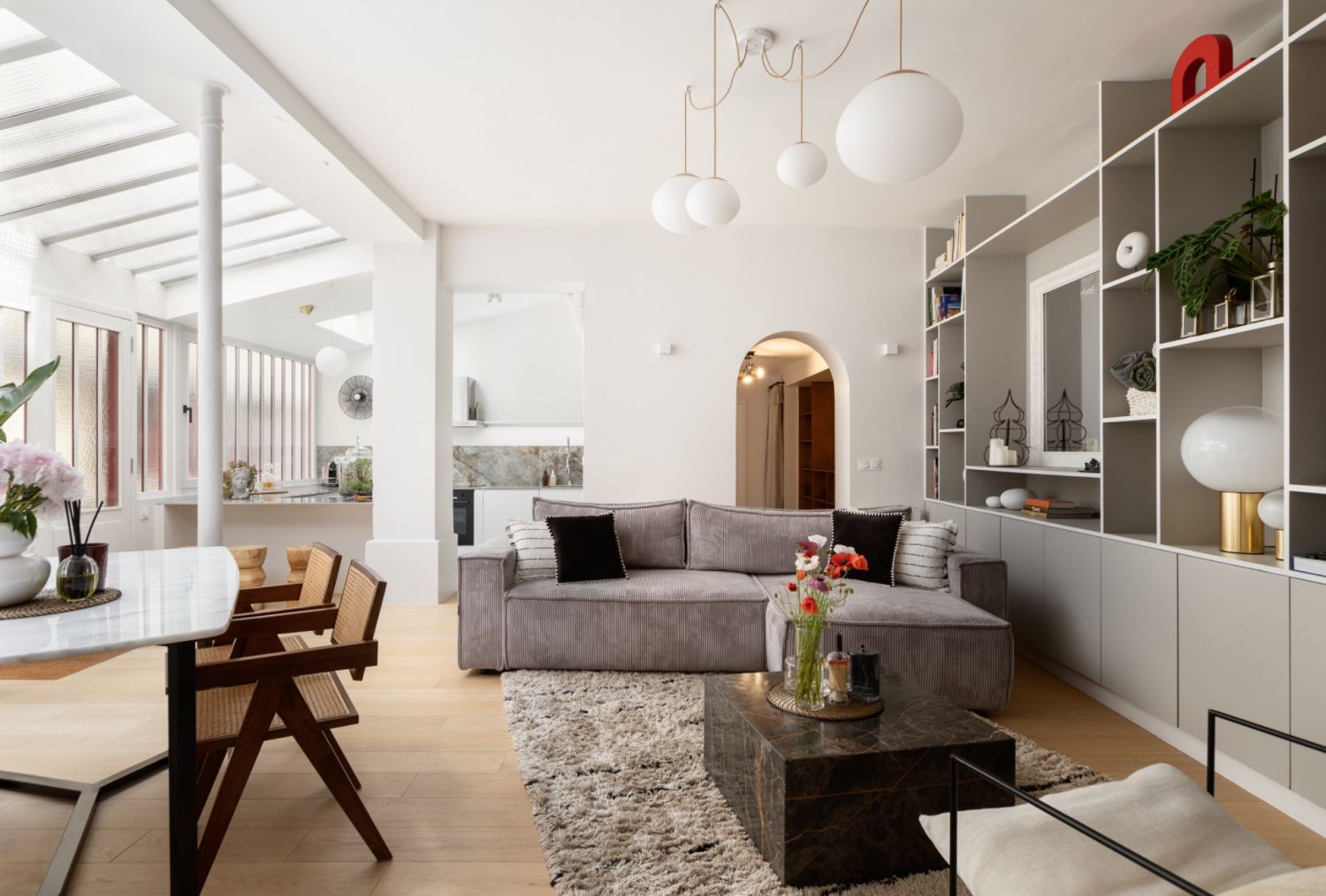 Appartement de Luxe de 95m² Conçu par un Architecte dans le Marais avec Cour
