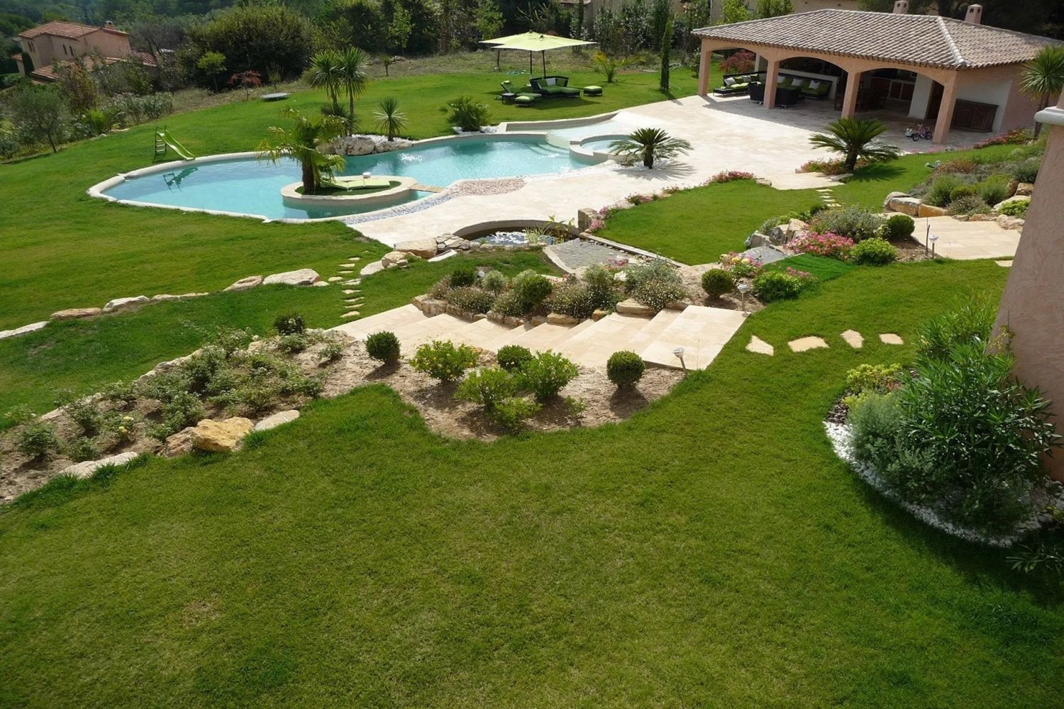 PROPRIETE DE PRESTIGE PISCINE JACUZZI