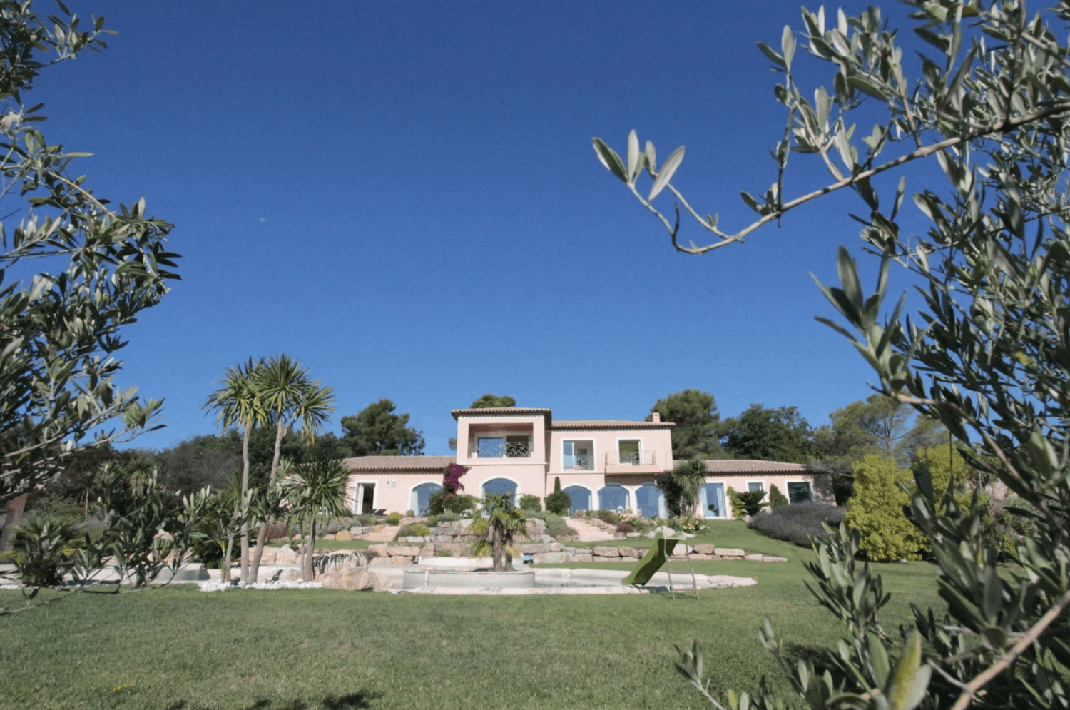 PROPRIETE DE PRESTIGE PISCINE JACUZZI