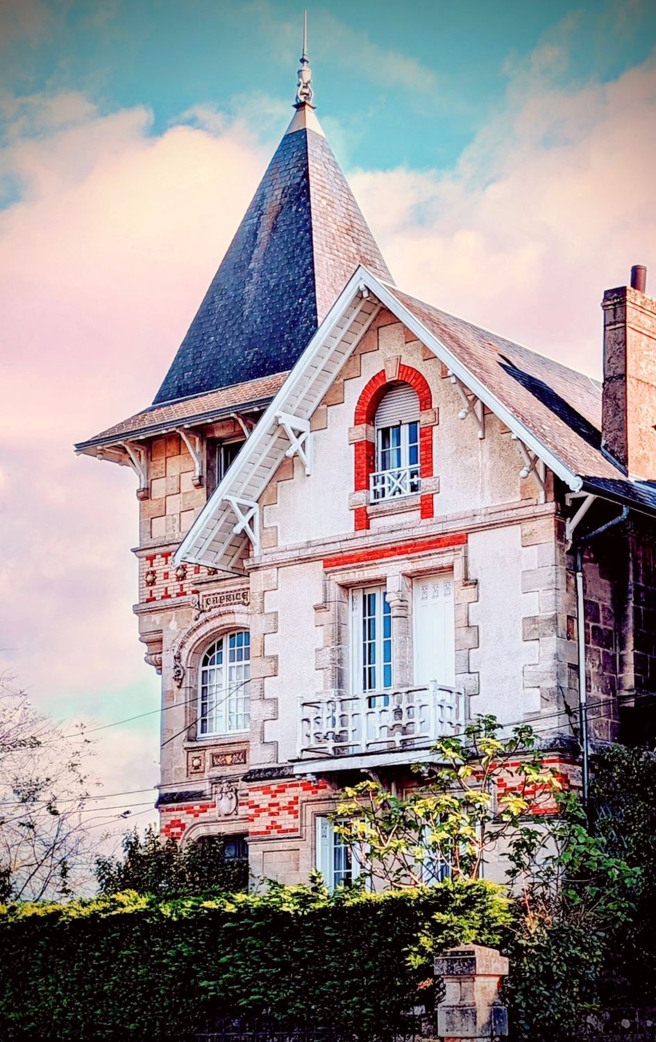 Charming Early 20th Century Art Deco Villa in the Heart of Bordeaux