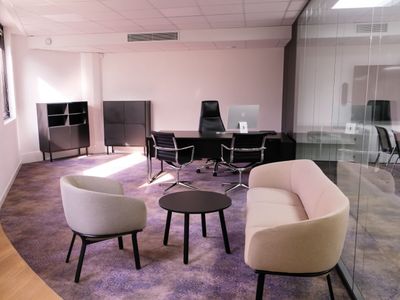 Meeting room for 14 to 16 people
