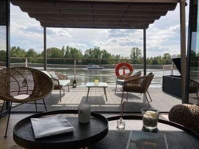 Floating house on the Seine