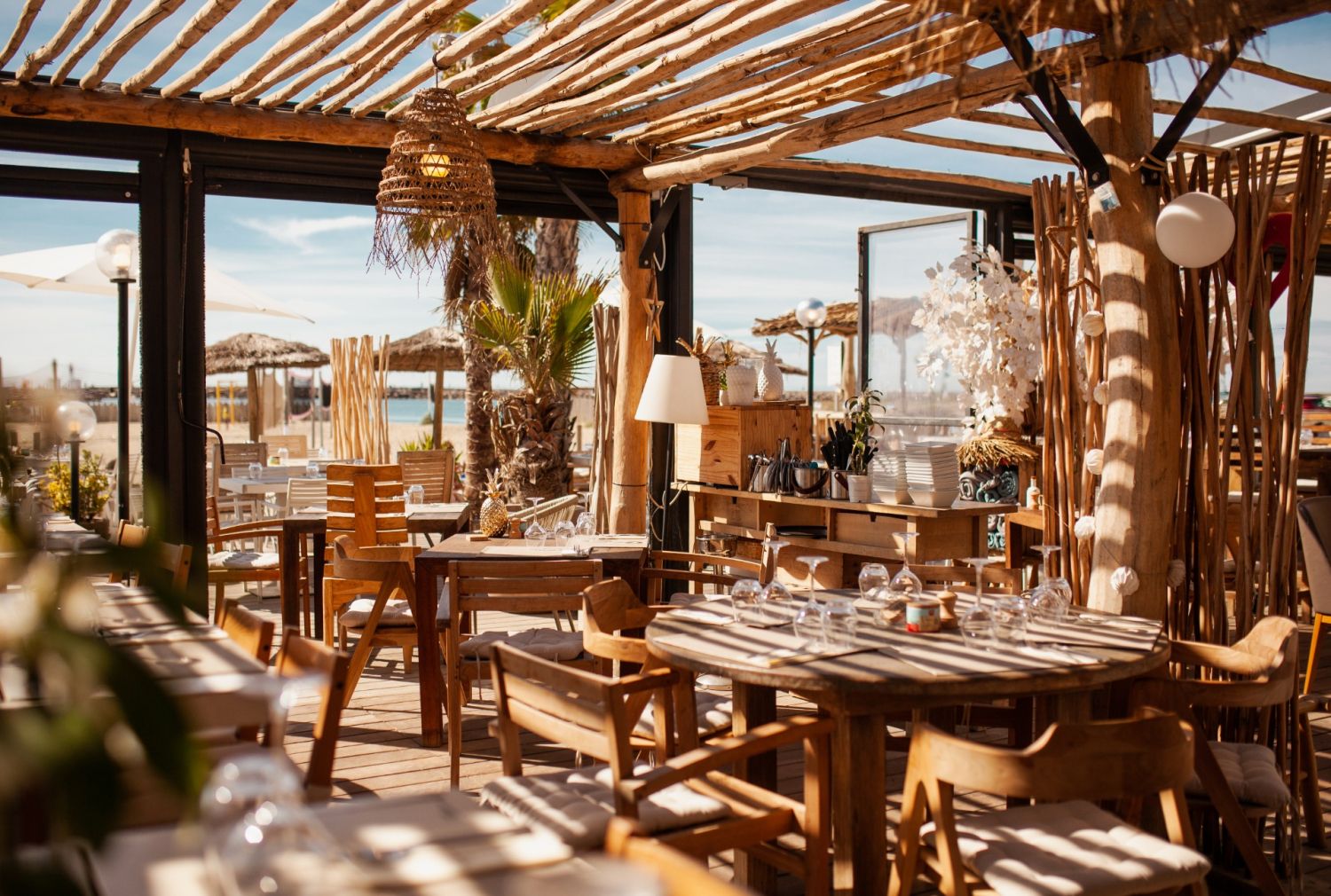 Restaurant sur la plage méditerranéenne