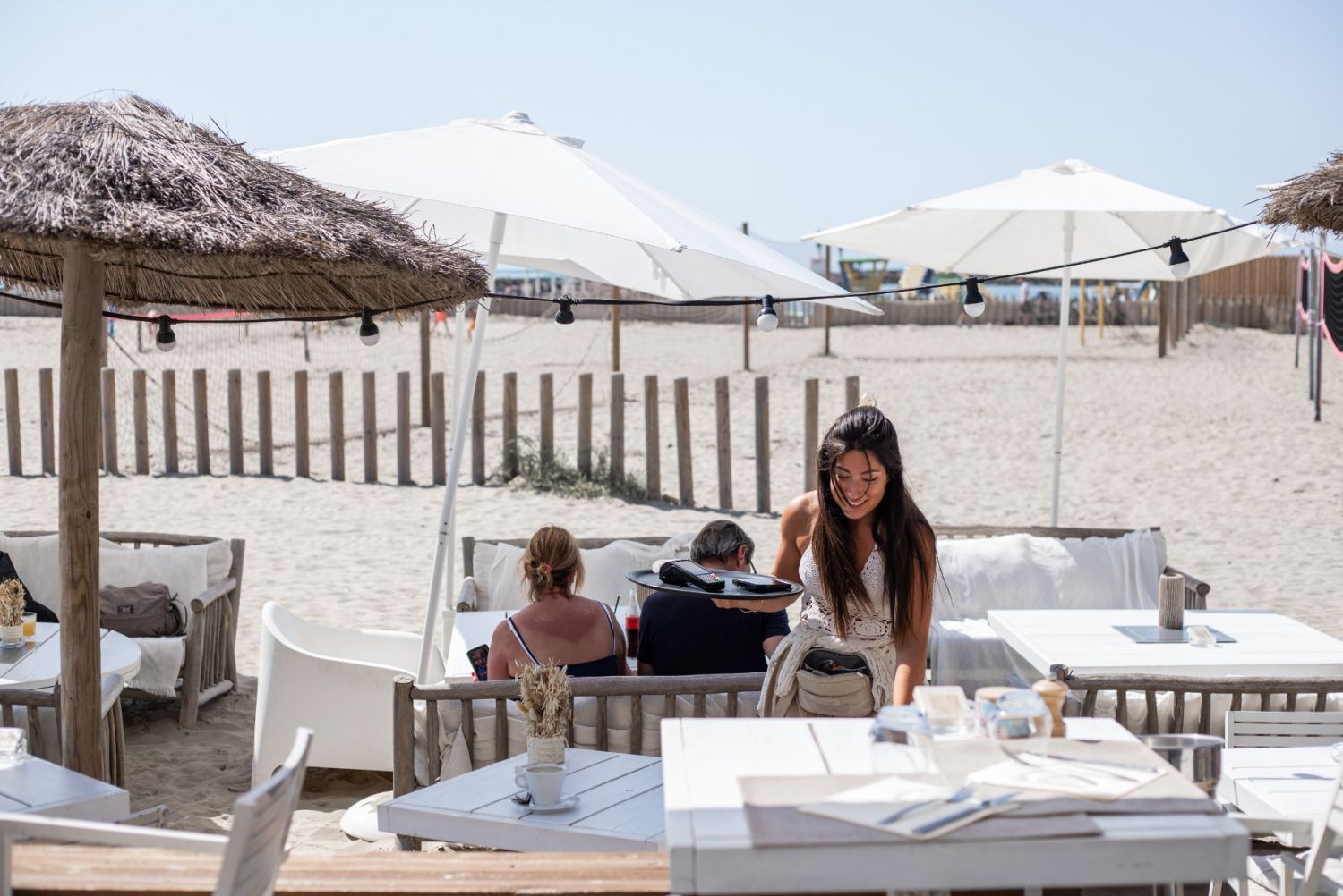 Restaurant sur la plage méditerranéenne