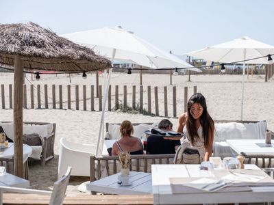 Restaurant sur la plage méditerranéenne