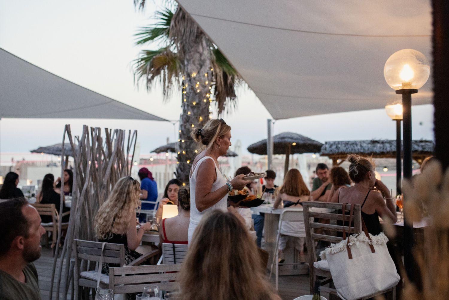 Restaurant sur la plage méditerranéenne