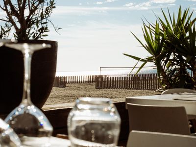 Restaurant sur la plage méditerranéenne