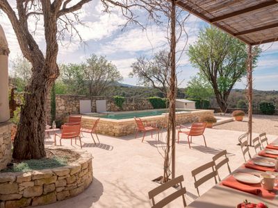 300 m² village house with bohemian chic decor 