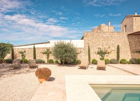 300 m² village house with bohemian chic decor 