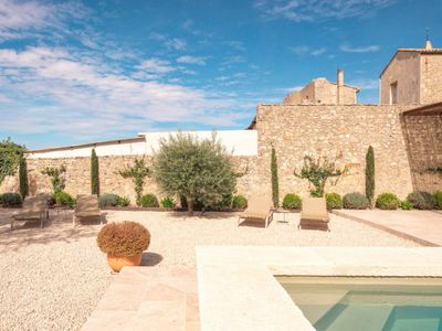 300 m² village house with bohemian chic decor 