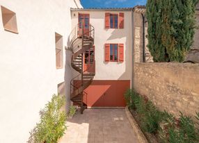 300 m² village house with bohemian chic decor 