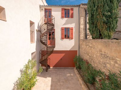 300 m² village house with bohemian chic decor 