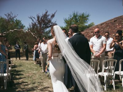 Ferme chic et rustique avec une vue romantique sur le coucher de soleil 