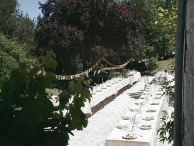 Ferme chic et rustique avec une vue romantique sur le coucher de soleil 