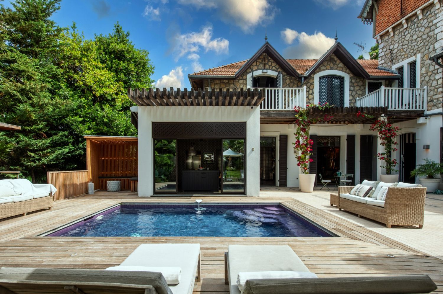 Historic Baroque Villa in Cannes with Pool & Garden