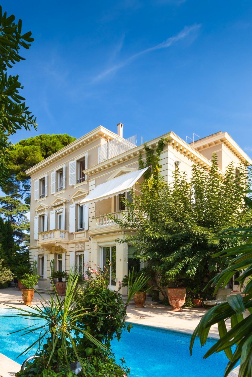 Charming Belle Époque Villa in Cannes with Garden & Event Space