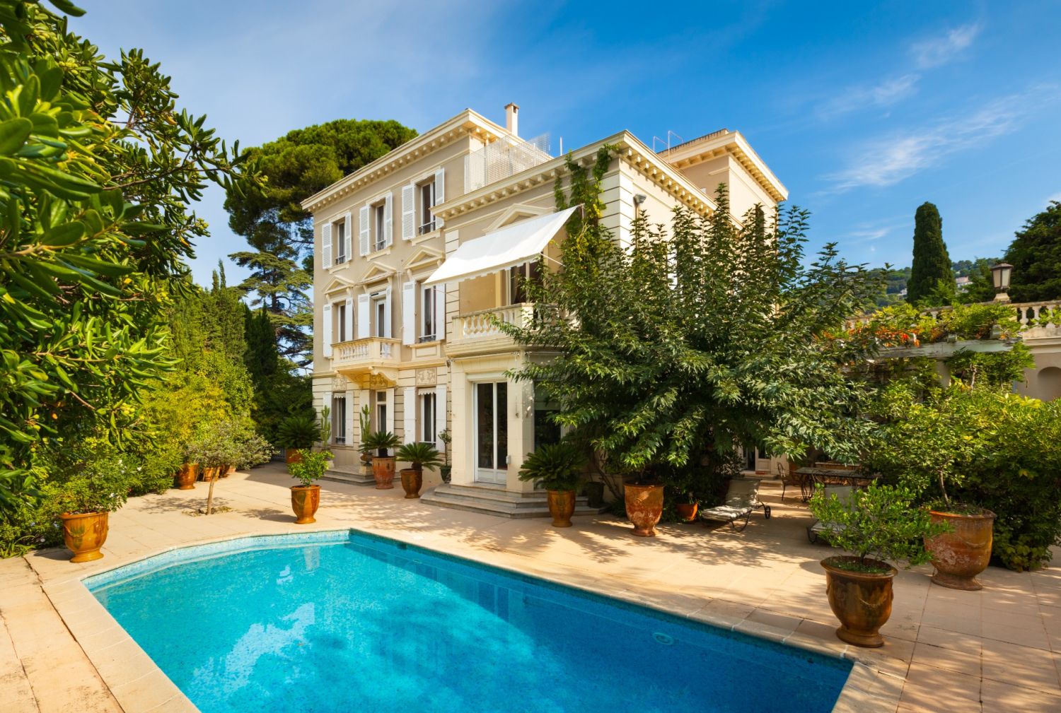 Charming Belle Époque Villa in Cannes with Garden & Event Space
