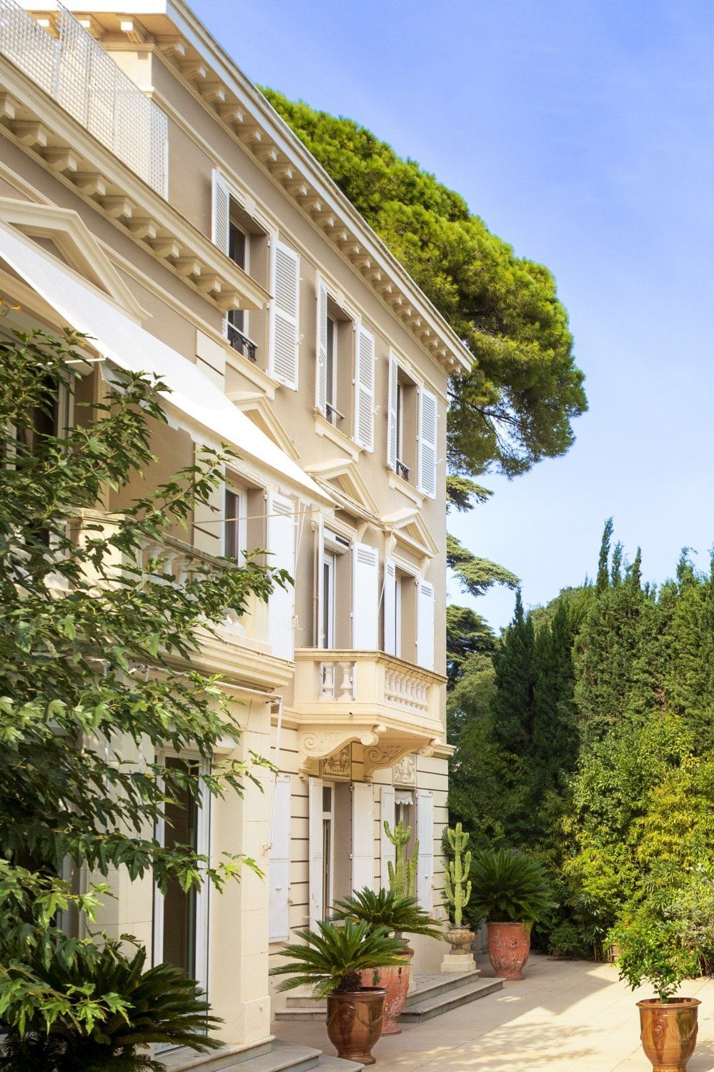 Charming Belle Époque Villa in Cannes with Garden & Event Space